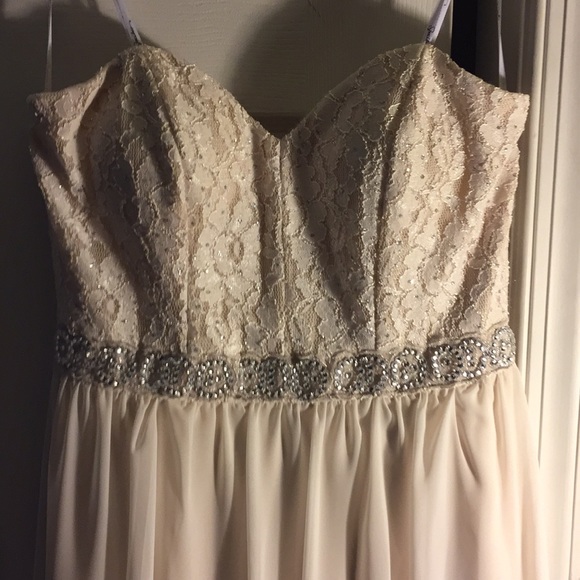 Beautiful semi-formal dress. - Picture 3 of 4